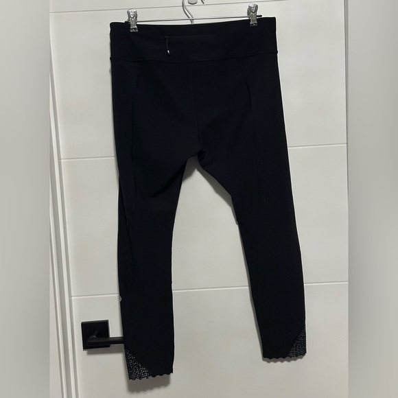 ⭐️Like New⭐️ Lululemon: Women’s Crops- Size 10 - Picture 4 of 11